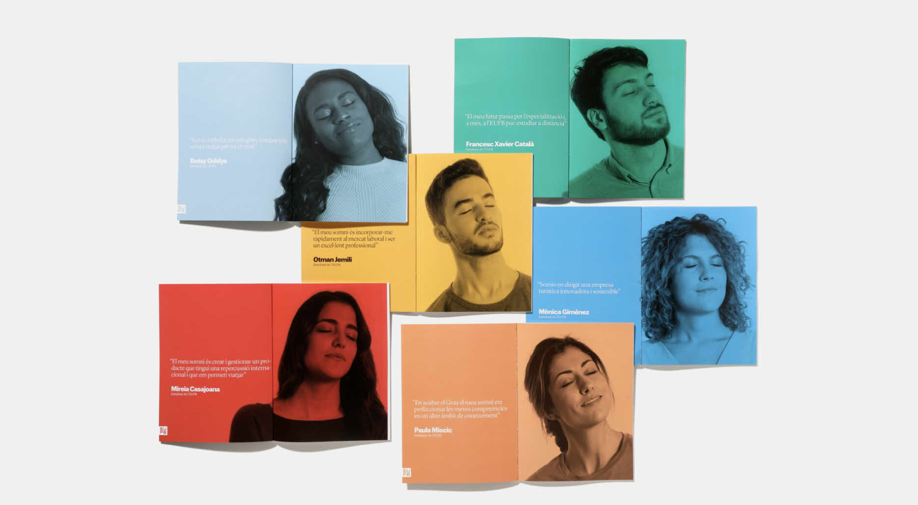<span><span>Mockup de cat&agrave;legs amb diferents colors i imatges que formen part del projecte ESCOLA UNIVERITARIA FORMATIC BARCELONA. Dissenyat per l'estudi ESIETE de branding i comunicaci&oacute;.</span></span>